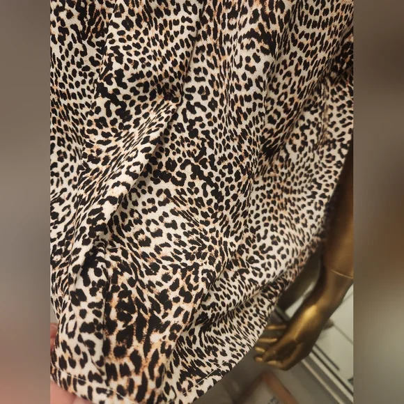 Worthington Leopard Blouse V Neck Short Sleeve Button Up Back - Picture 3 of 8